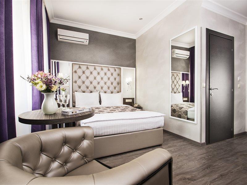 Bonapart Hotel By Uhm Kyiv Exterior foto
