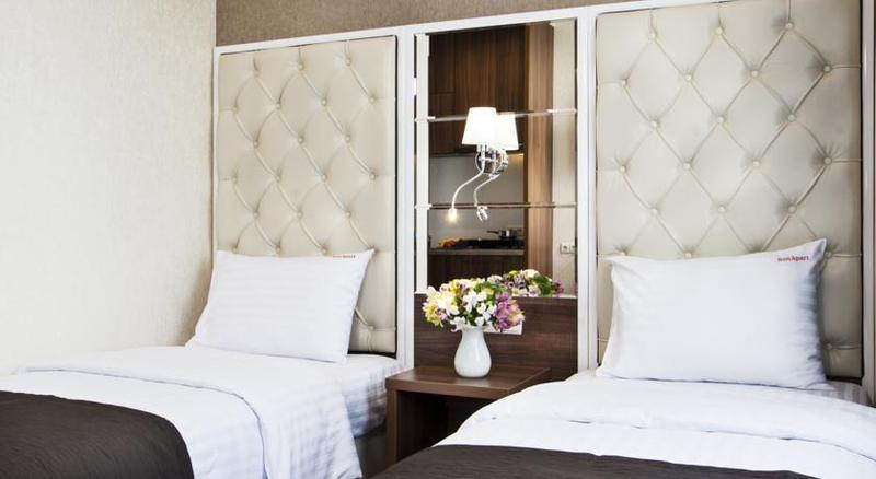 Bonapart Hotel By Uhm Kyiv Exterior foto