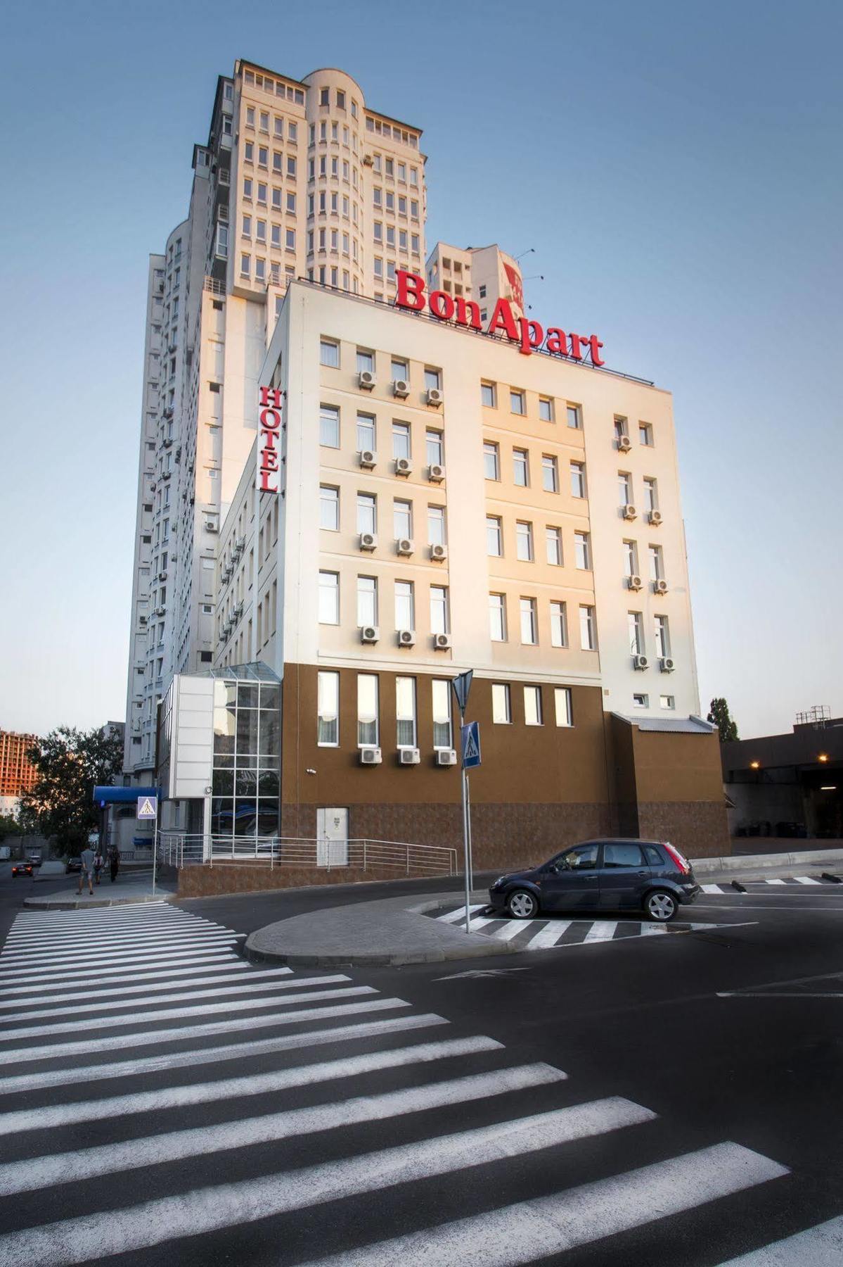 Bonapart Hotel By Uhm Kyiv Exterior foto