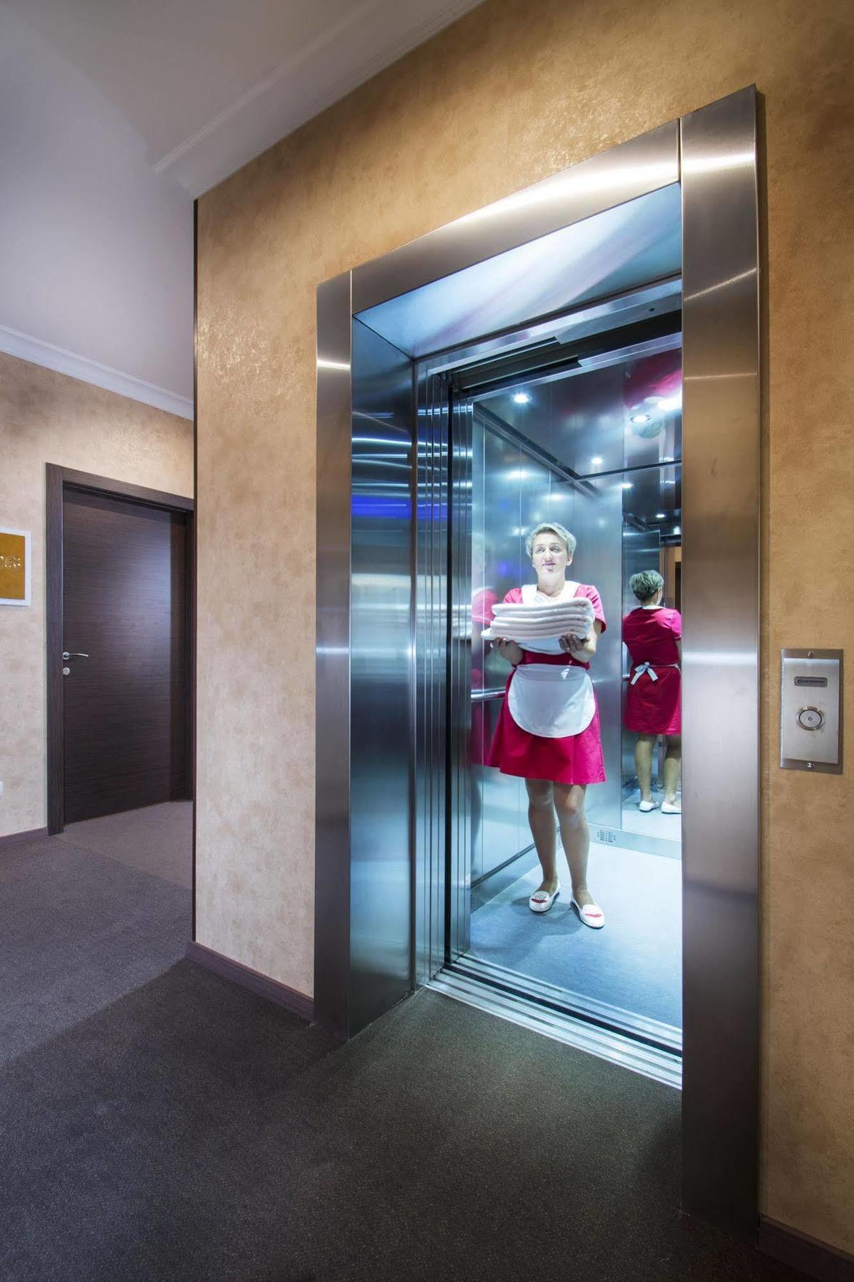 Bonapart Hotel By Uhm Kyiv Exterior foto