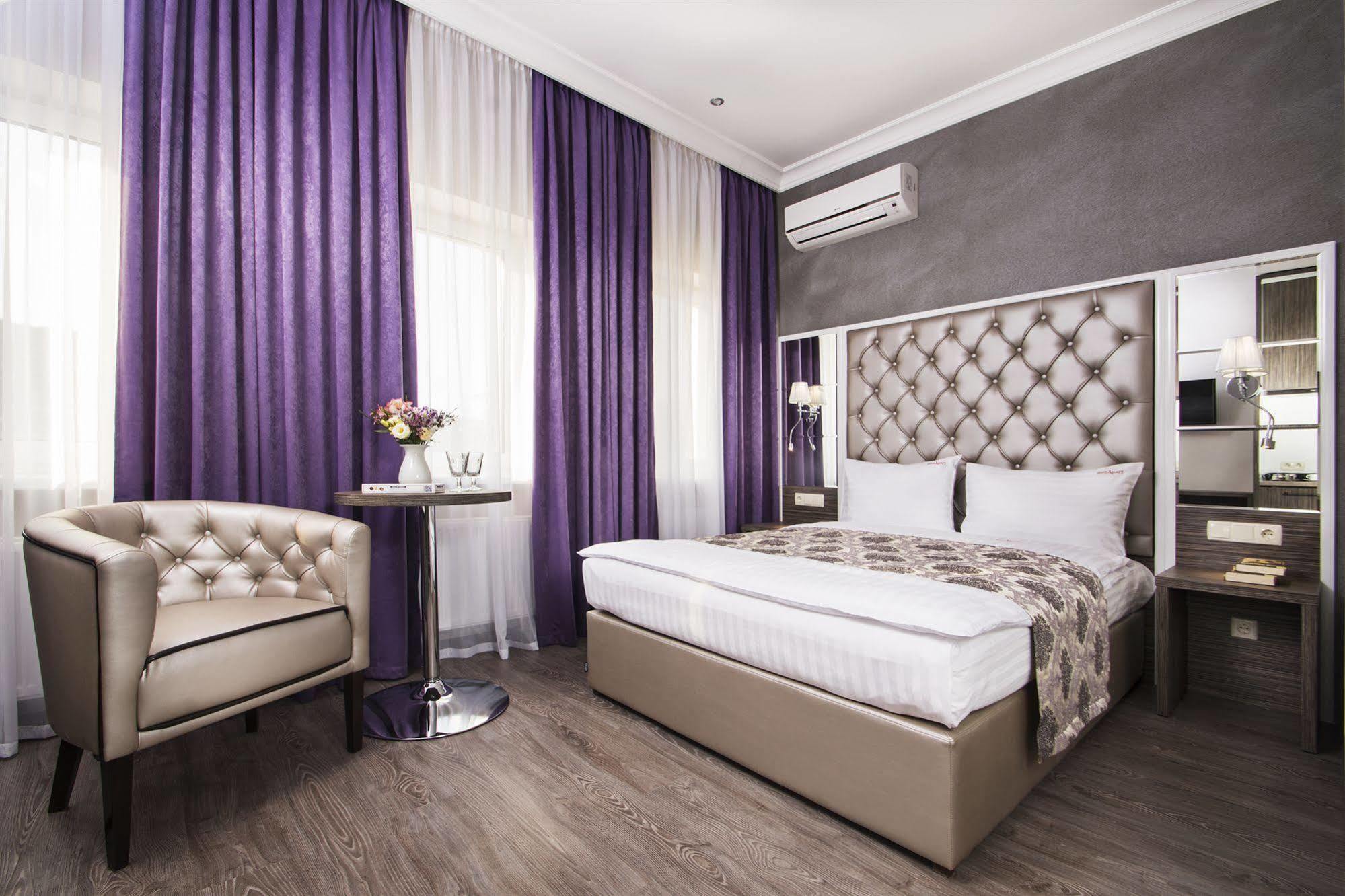 Bonapart Hotel By Uhm Kyiv Exterior foto