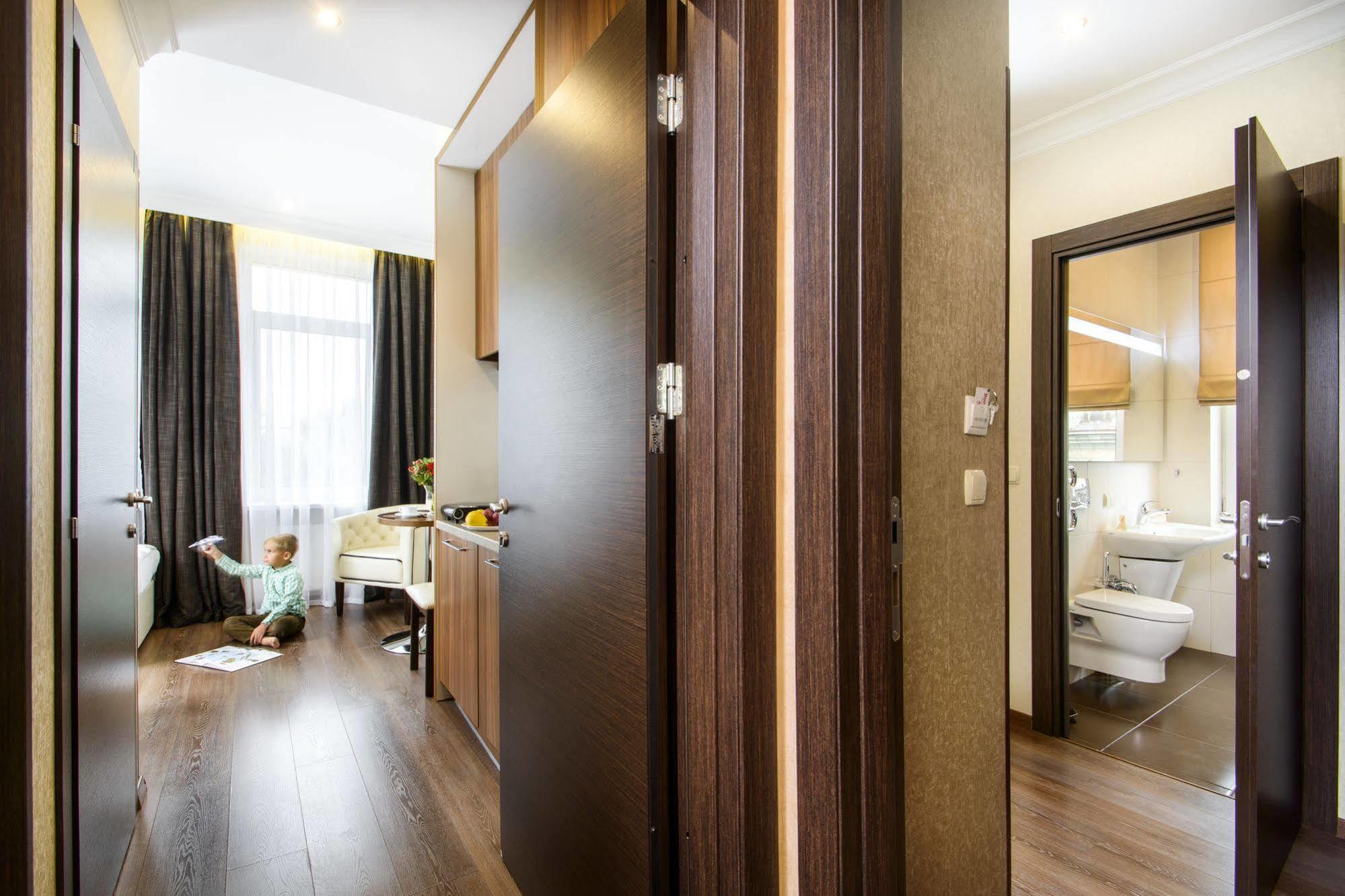 Bonapart Hotel By Uhm Kyiv Exterior foto