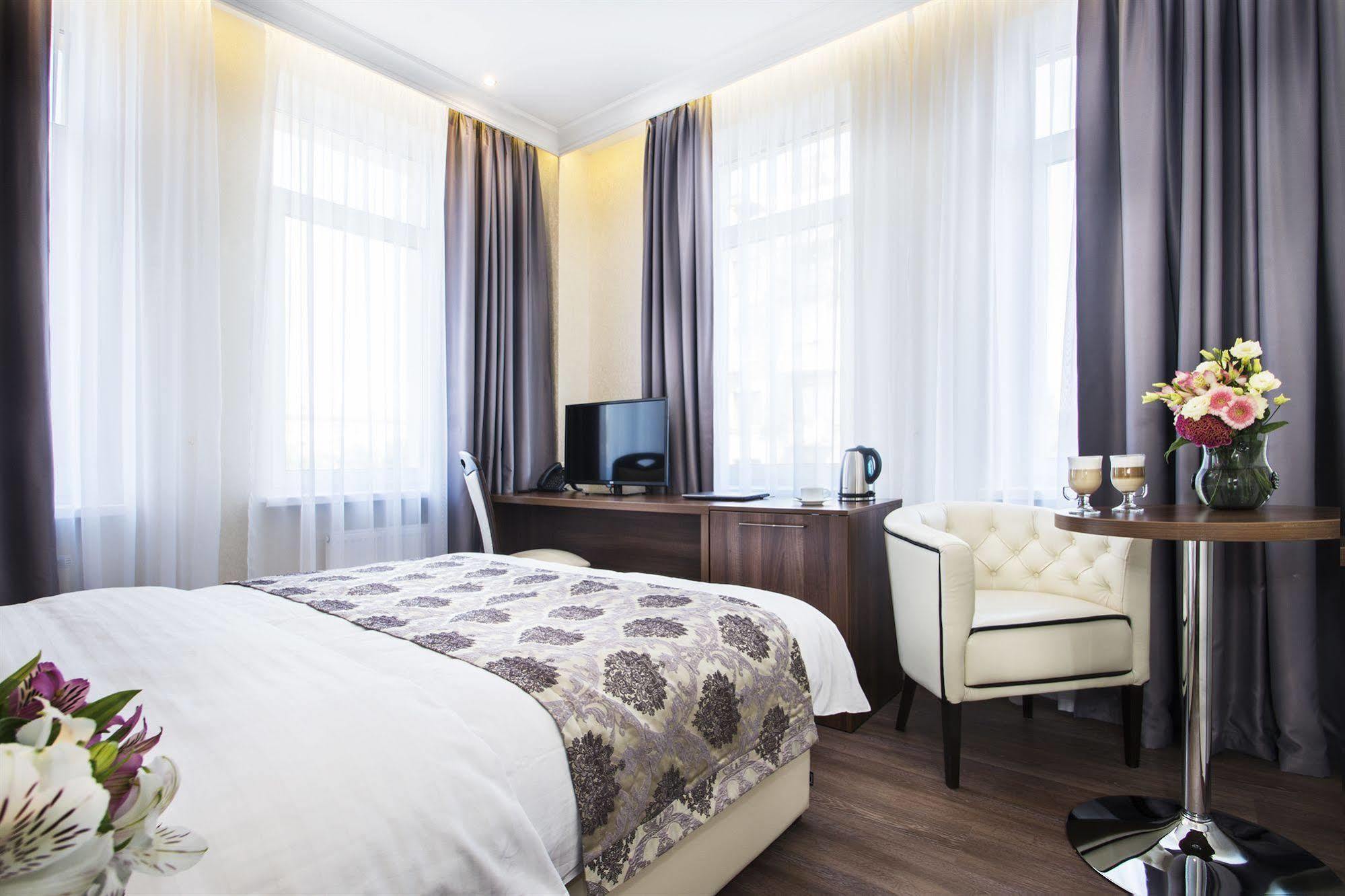 Bonapart Hotel By Uhm Kyiv Exterior foto