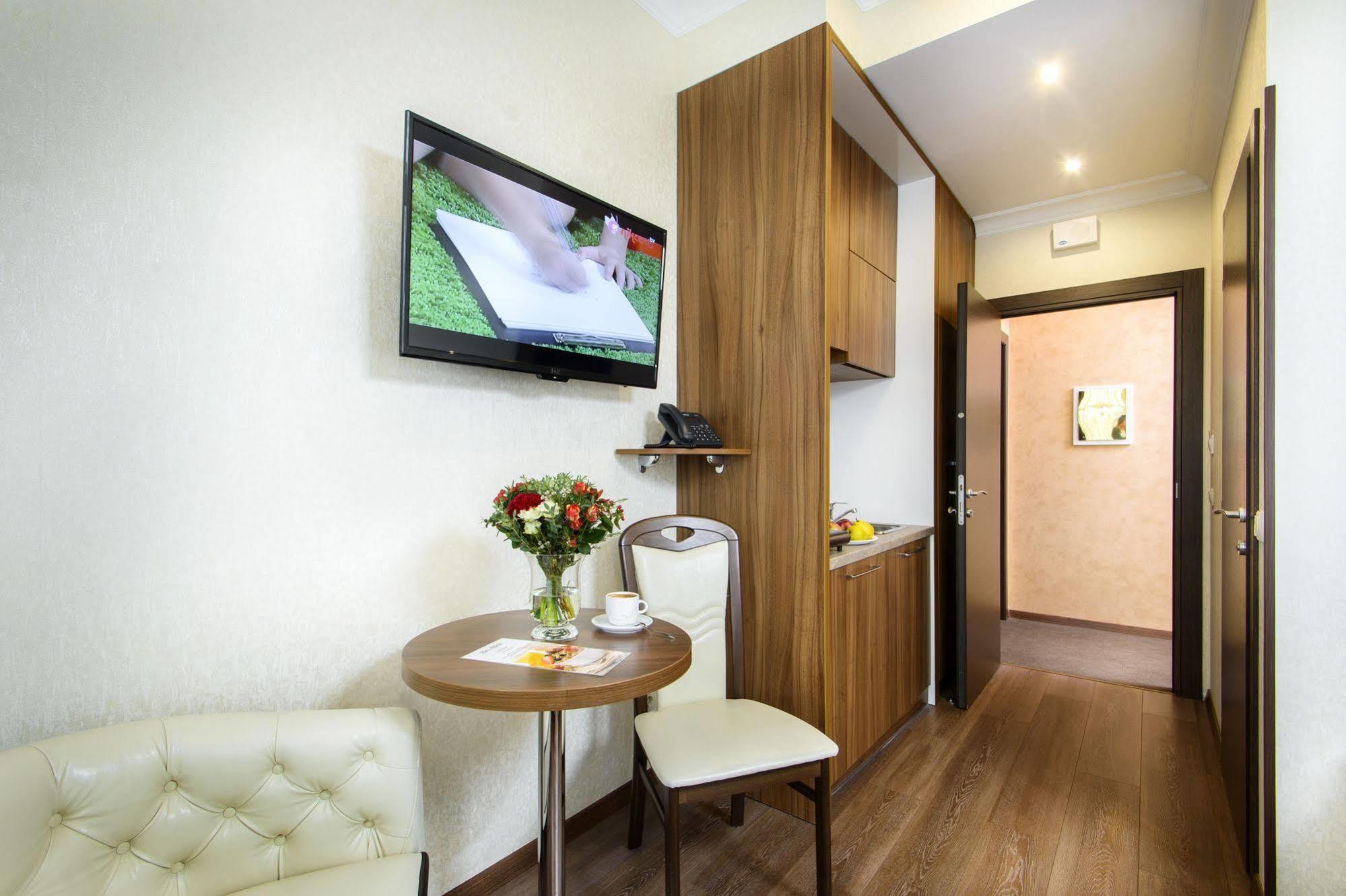 Bonapart Hotel By Uhm Kyiv Exterior foto