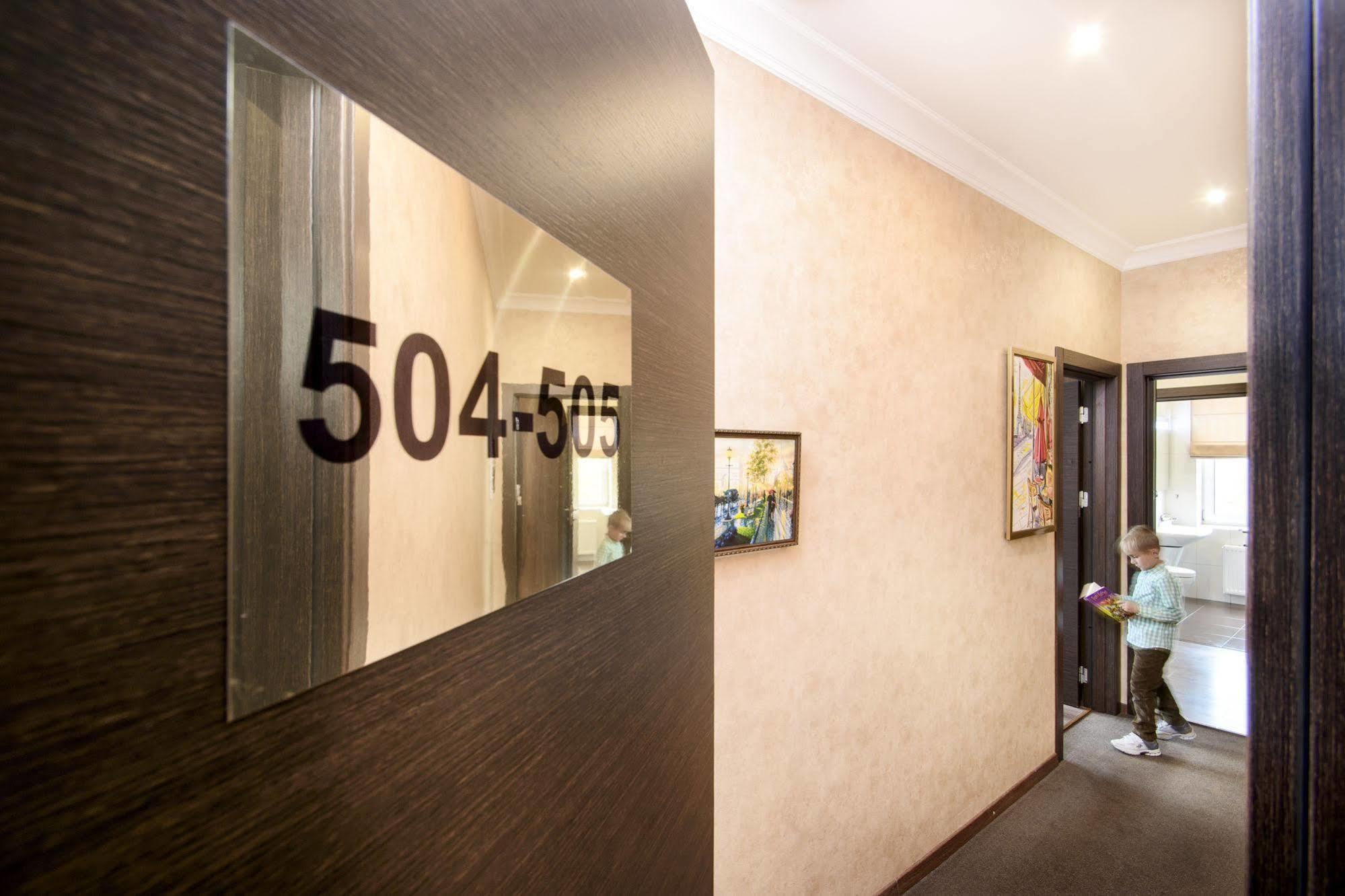 Bonapart Hotel By Uhm Kyiv Exterior foto