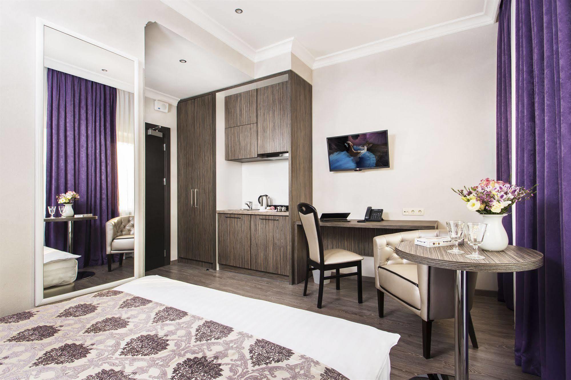 Bonapart Hotel By Uhm Kyiv Exterior foto