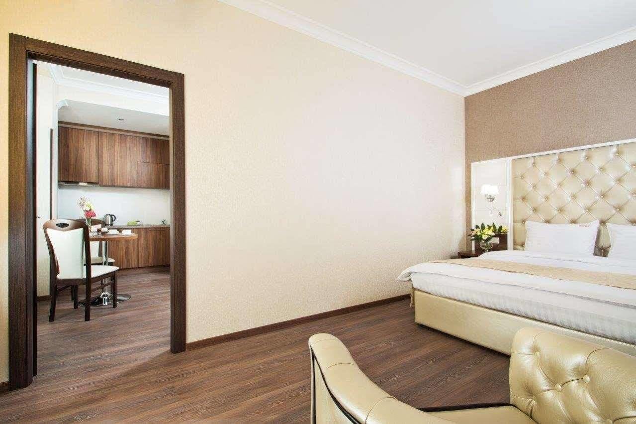 Bonapart Hotel By Uhm Kyiv Exterior foto